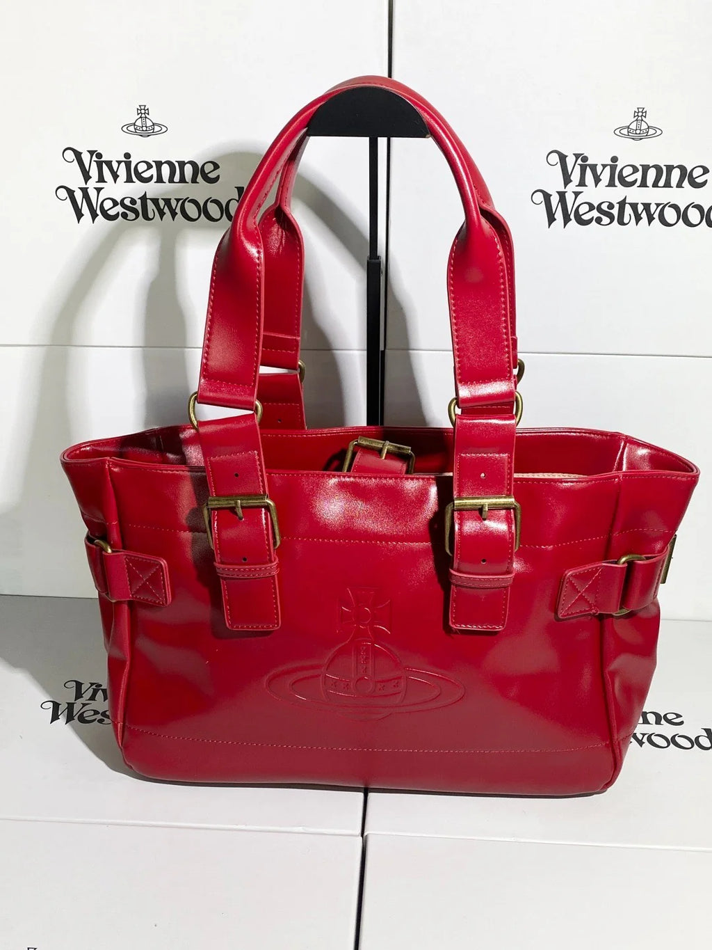 Bolso rojo con logo estampado