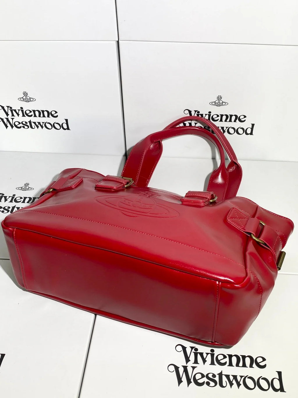 Bolso rojo con logo estampado