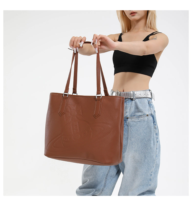 Bolso de hombro con logo estampado