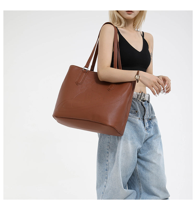 Bolso de hombro con logo estampado
