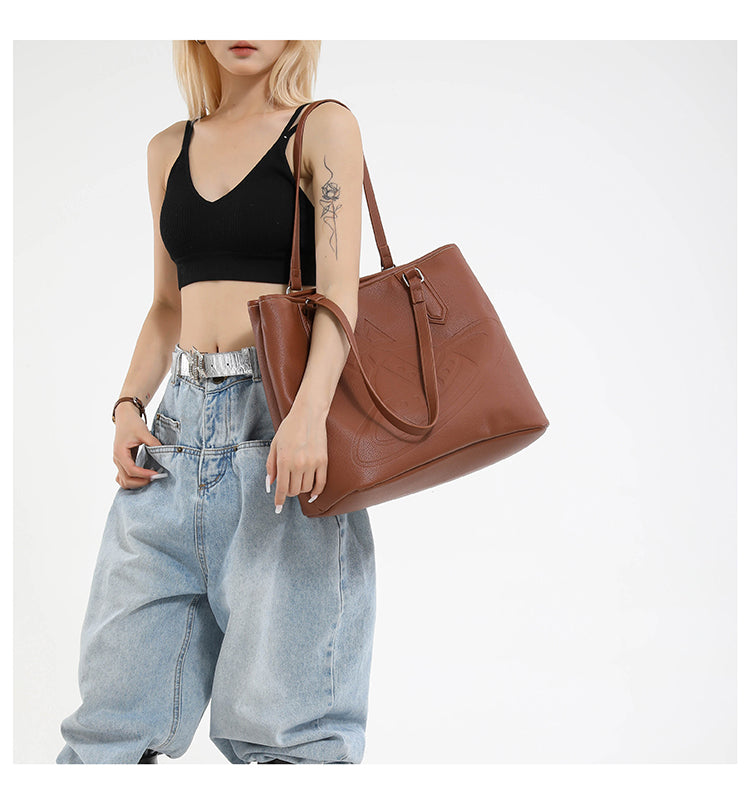 Bolso de hombro con logo estampado