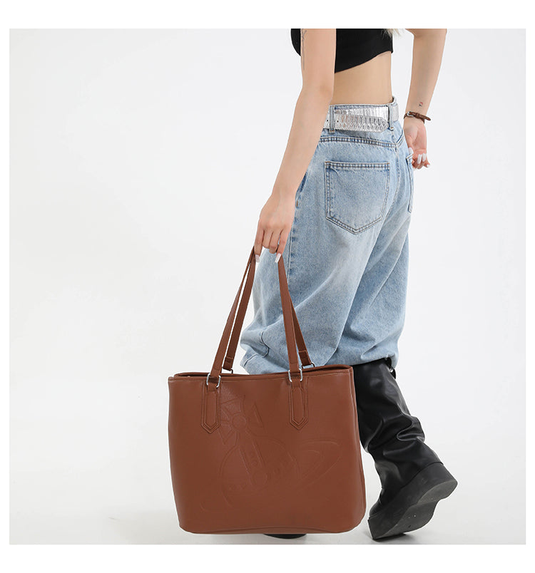 Bolso de hombro con logo estampado