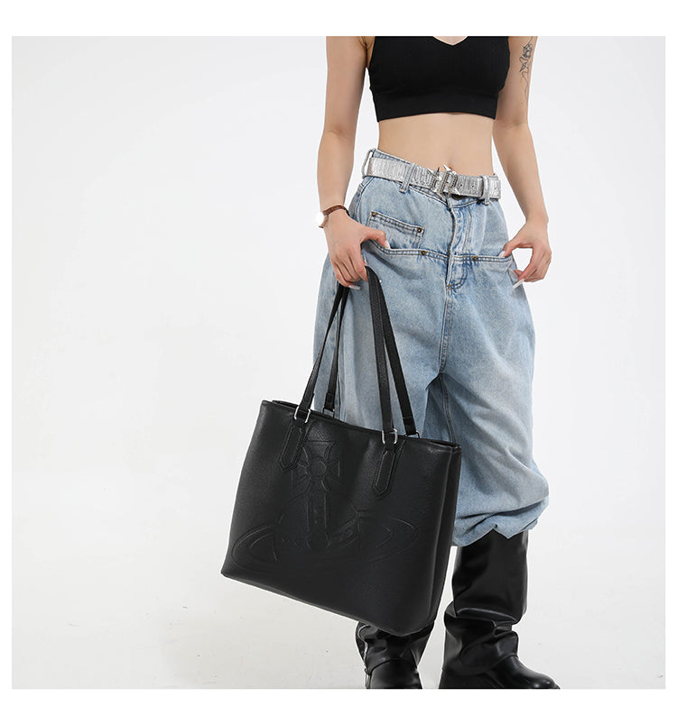Bolso de hombro con logo estampado