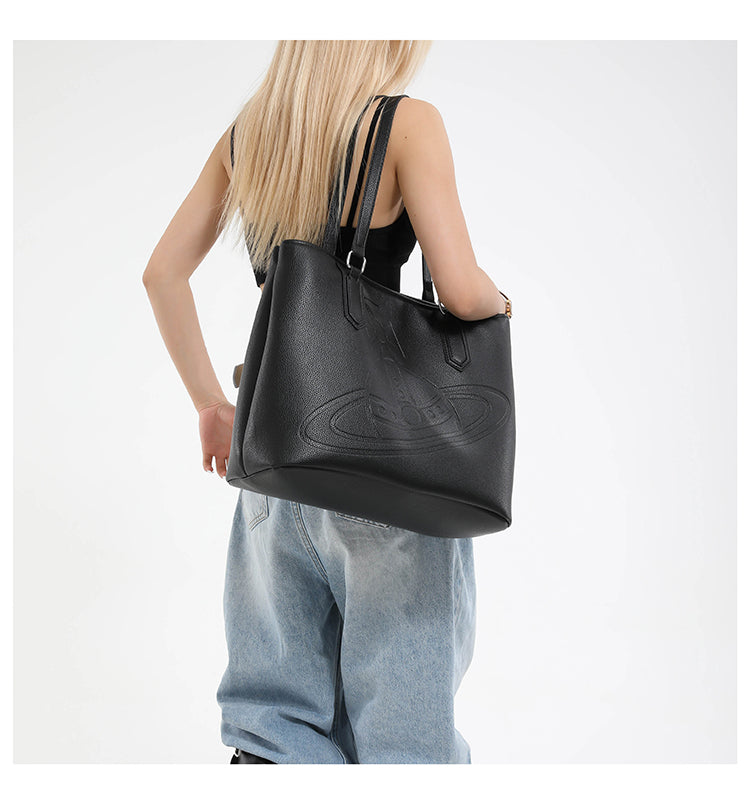 Bolso de hombro con logo estampado