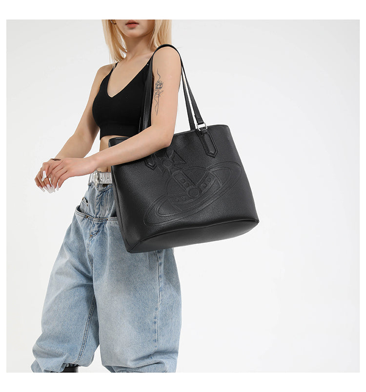 Bolso de hombro con logo estampado
