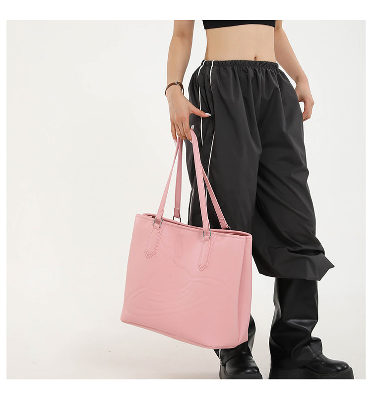 Bolso de hombro con logo estampado