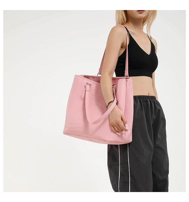 Bolso de hombro con logo estampado