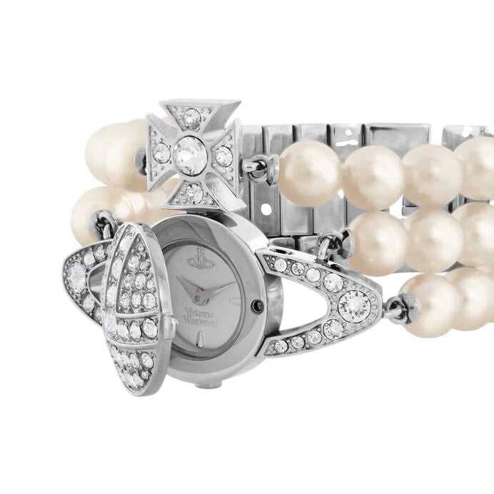Reloj plateado con orbe de gemas y triple tira de perlas
