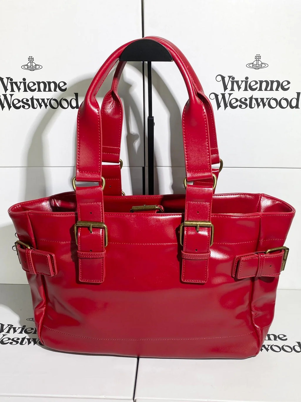 Bolso rojo con logo estampado